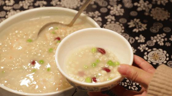 人均60的餐厅带舞台,60人一桌的餐厅