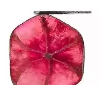 女性适合收藏什么珠宝,女性必备的10件珠宝