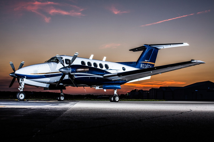 私人飞机制造巨头比奇：从二战时为美军提供军机，到今日被17岁少女偷飞机，究竟有着怎样的魅力？