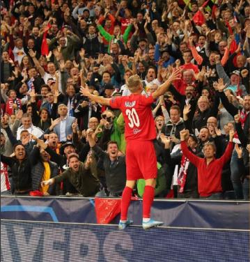 伊布和哈兰德谁的身体素质更高,哈兰德和伊布同框