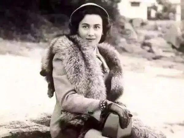 赌王蓝琼缨利智,蓝琼缨当年如何处置利智