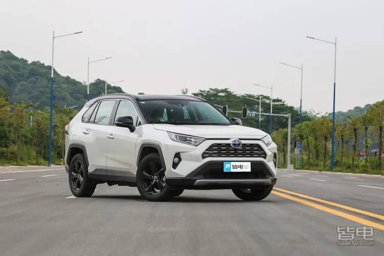 一汽丰田suv荣放rav4哪个颜色好看,家用suv选rav4荣放和crv哪款合适