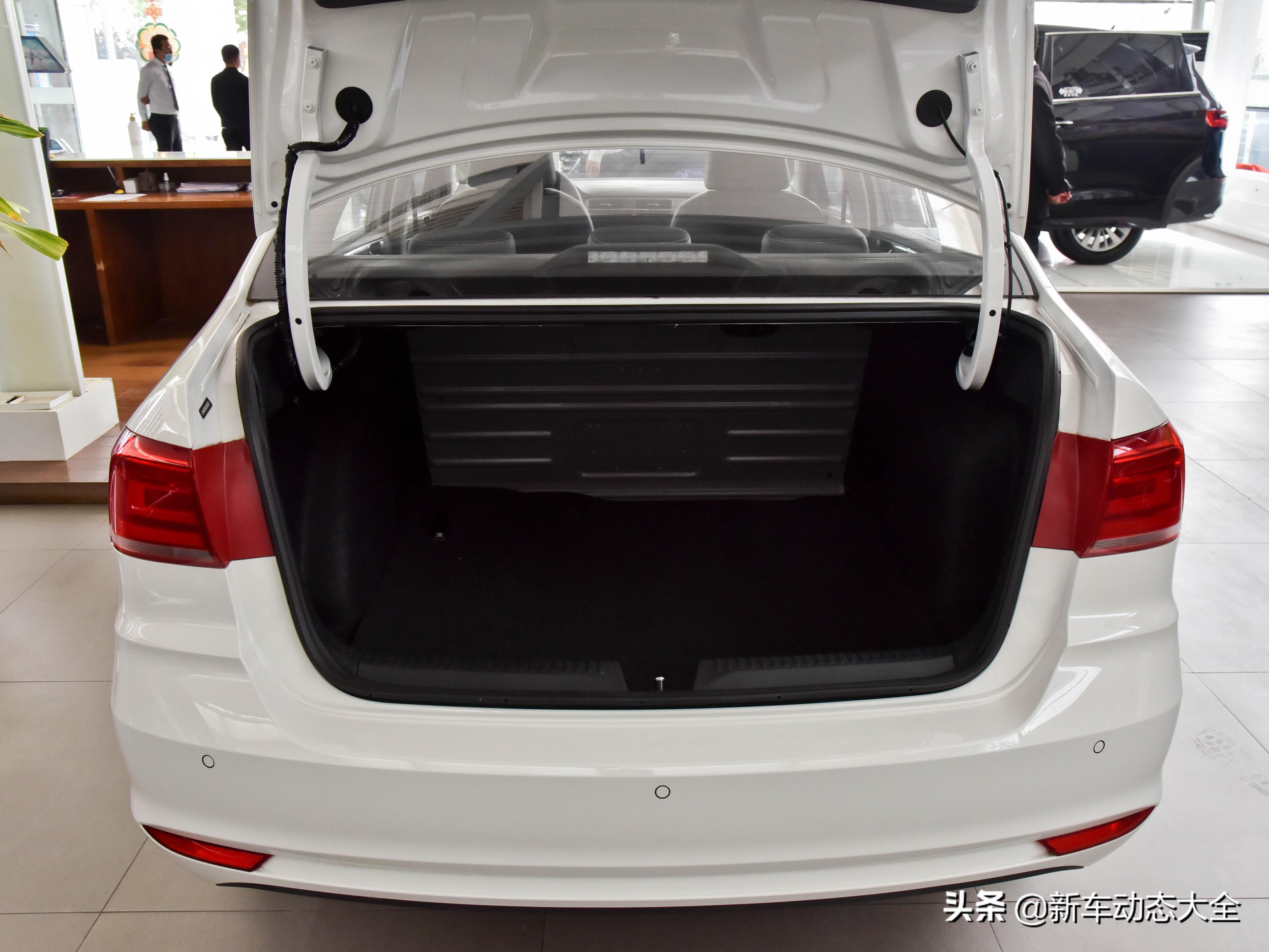 低油耗性价比很高的车20万,省油耐用的家用车大众桑塔纳