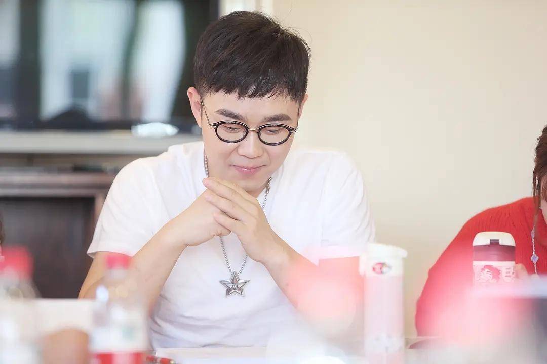 从“屌丝男士”到《演员2》，他如何一步步变成“端水大师”