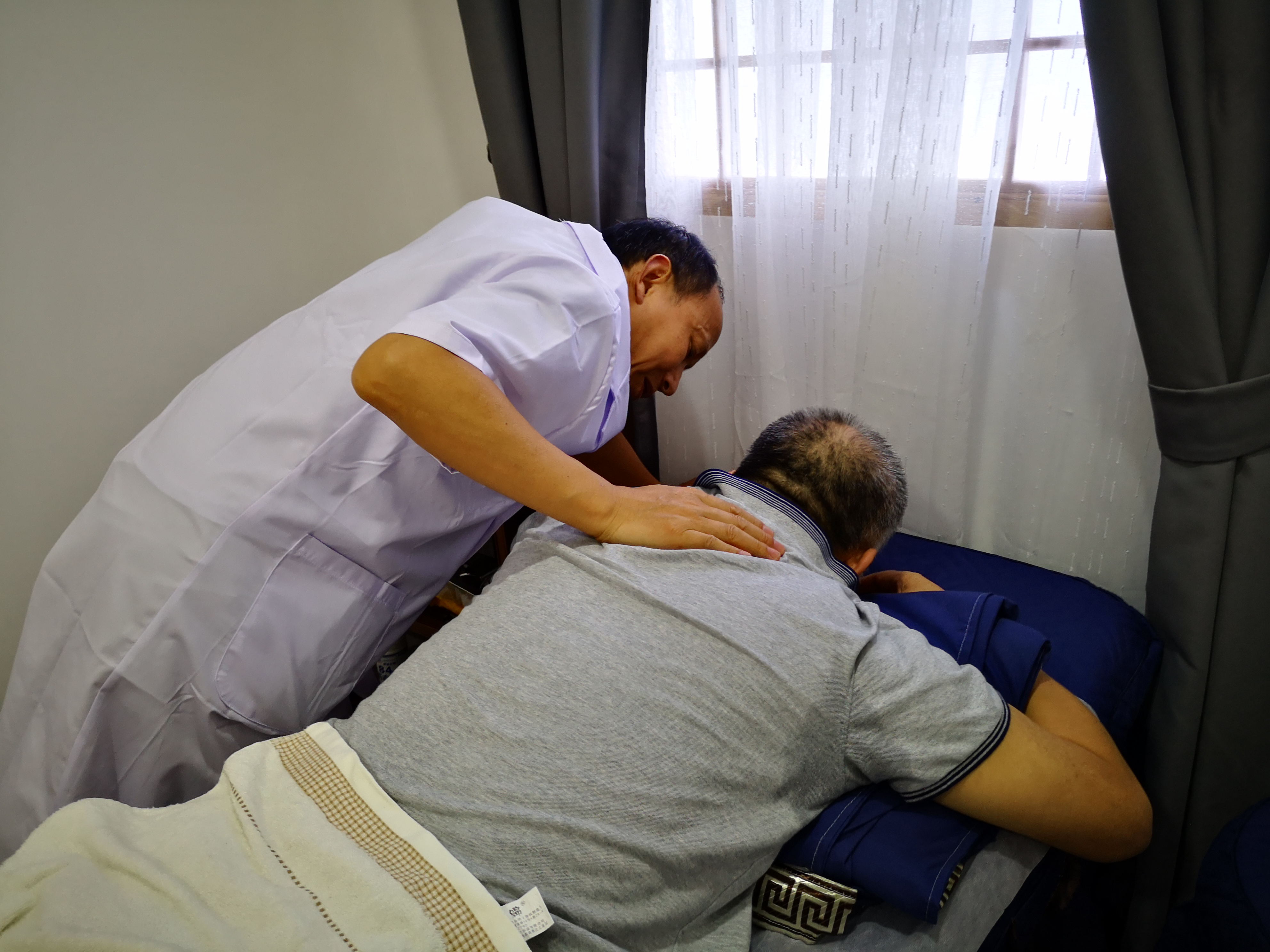 中医腰痛吃什么药最见效,腰痛千万不要开刀中医一招解决