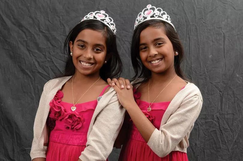 这对要上牛津剑桥的姐妹花,16年前是连体婴!存活率仅百万分之一