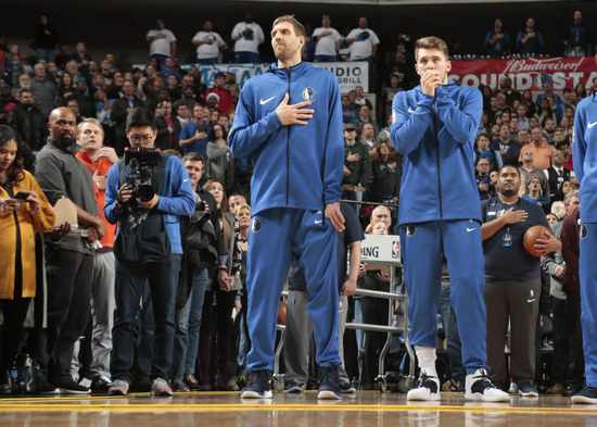 NBA最有钱的白人球员，把肯尼亚黑人娇妻娶进门：孩子不学德语