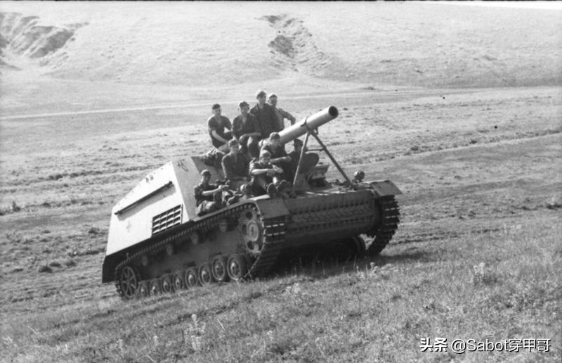 野蜂自行火炮和犀牛自行火炮,犀牛轮式自行火炮