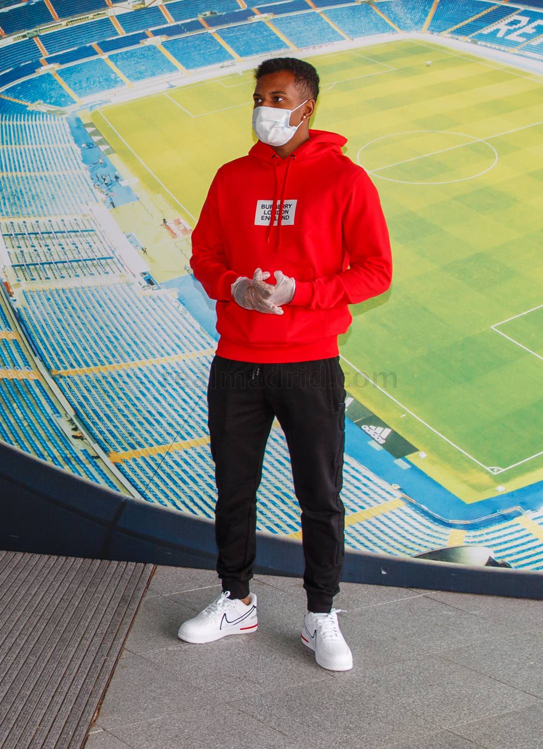 皇马全员抵达曼彻斯特,皇马新冠