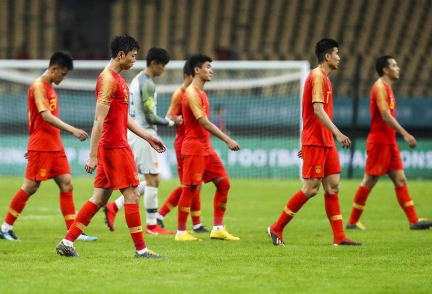 不敌韩国后国足晋级形势如何,分析国足0比1不敌日本遭遇两连败