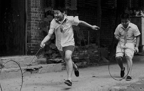 70后童年玩游戏的回忆完整版视频,70后80后童年经典游戏回忆