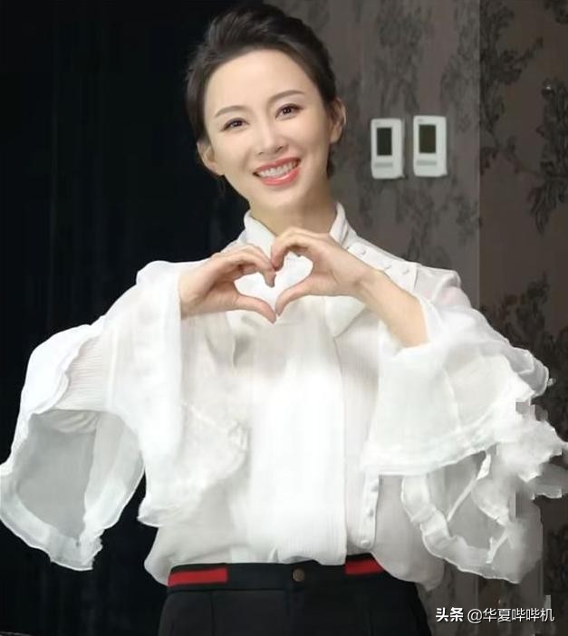 九球天后潘晓婷为何至今单身,九球潘晓婷的个人简历