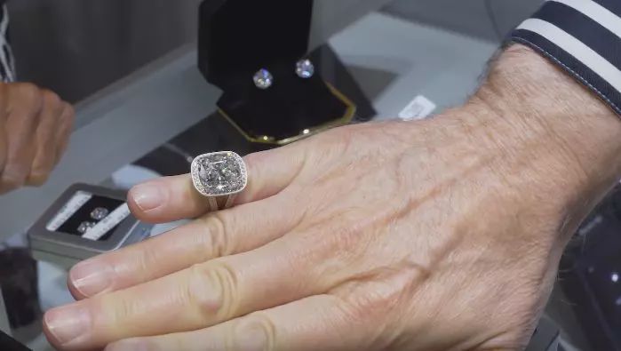 钻石销量大跌，多年的“钻石*局骗**”快要撑不住了？