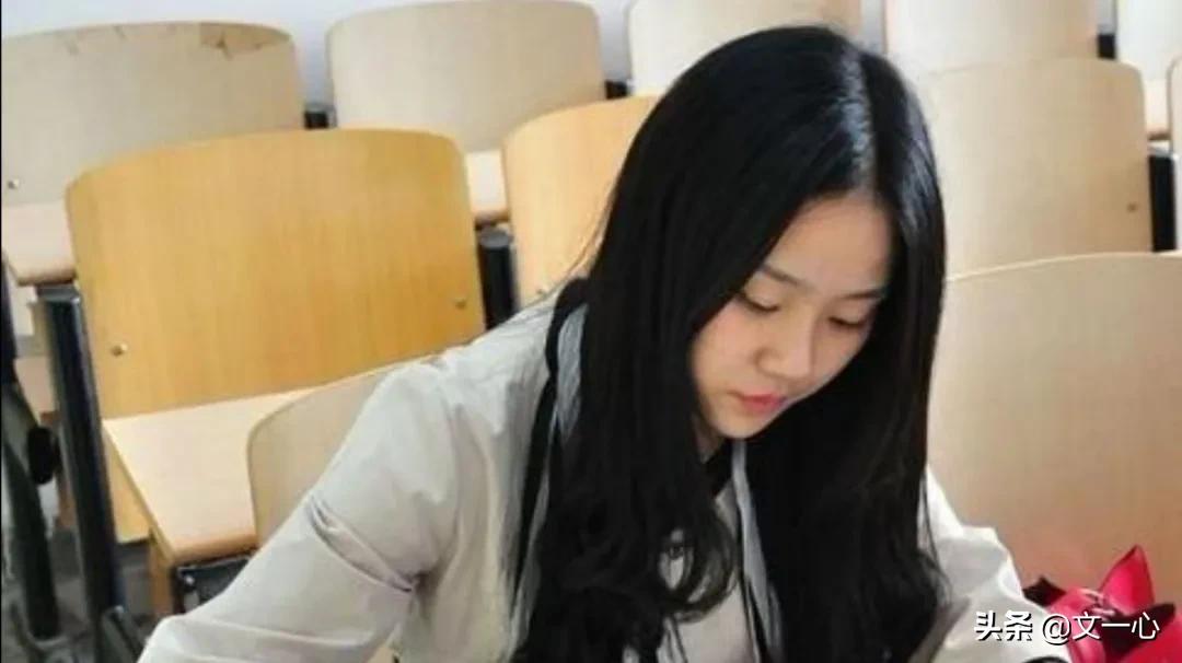 高中老师问谈恋爱有什么好处,跟高中老师谈恋爱怎么找话题