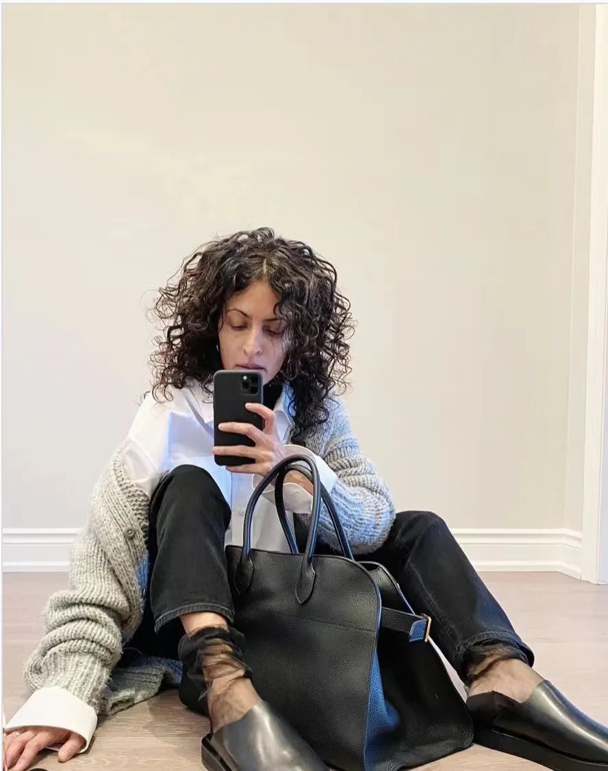 现在的袜子怎么也成了一种时尚,现在的袜子越来越时尚了