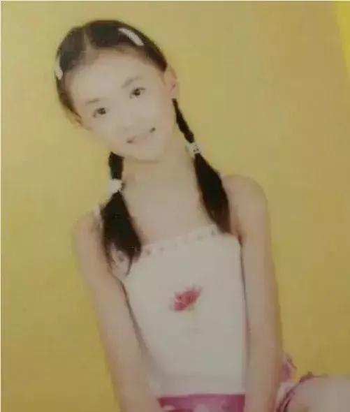 吴谨言和angelababy撞衫又撞脸,吴谨言的颜值巅峰