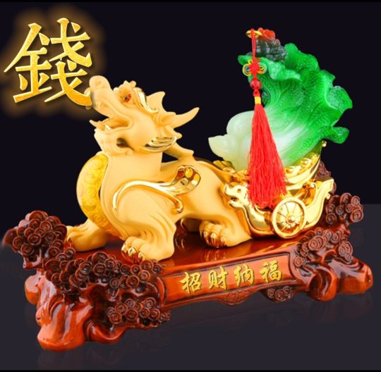 招财辟邪金色貔貅头像,背上有金元宝的貔貅招财纳福