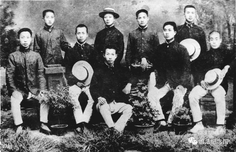 毕业季同学合影,14人一组毕业季照片