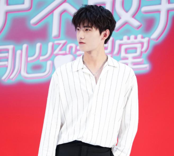 荣耀晚会迪丽热巴,杨洋热巴庆功宴胡可讲话