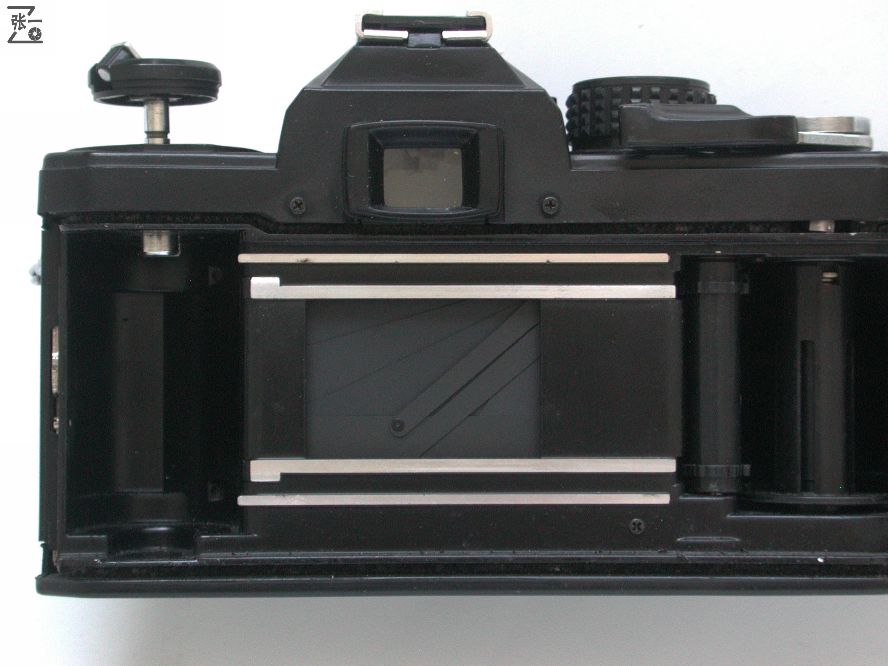 中国哈尔滨照相机厂生产的SEAMADZ2-1单反照相机