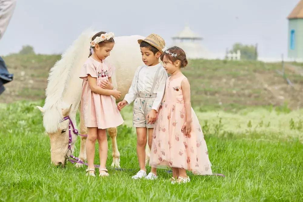 3岁萌宝走秀视频,带大家沉浸式体验走秀