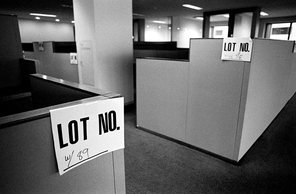 新书 | 首次曝光！“*底卧**”15年拍下250000张照片，他只选了这100张