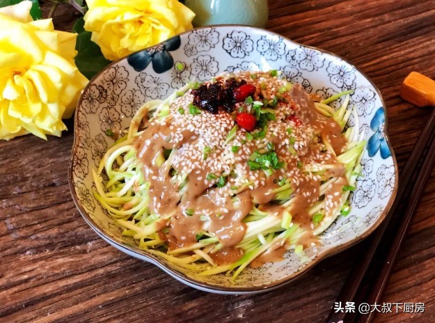 爽口凉菜西葫芦的做法,西葫芦丝麻酱凉拌做法大全图解
