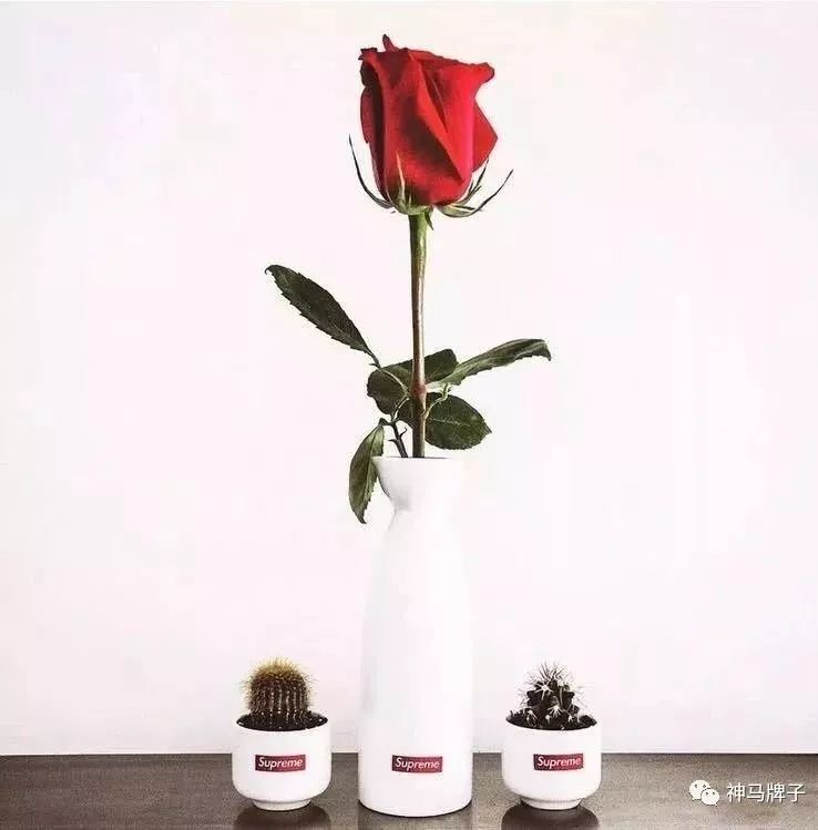 大牌又双叒“不务正业”：LV叠叠乐1万多，Dior自行车，Gucci香盘