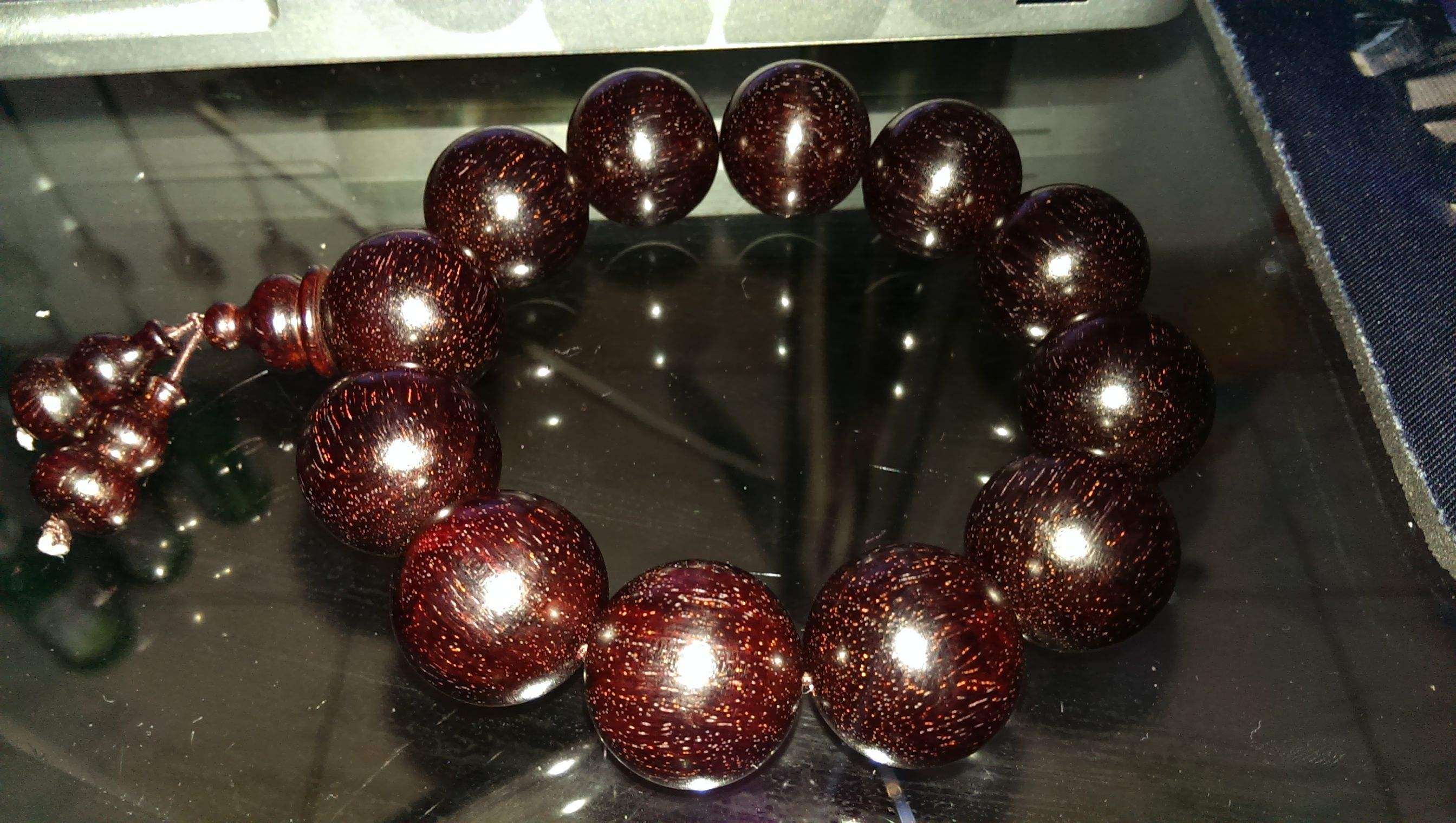 文玩手串是工艺品,值得收藏的小叶紫檀手串