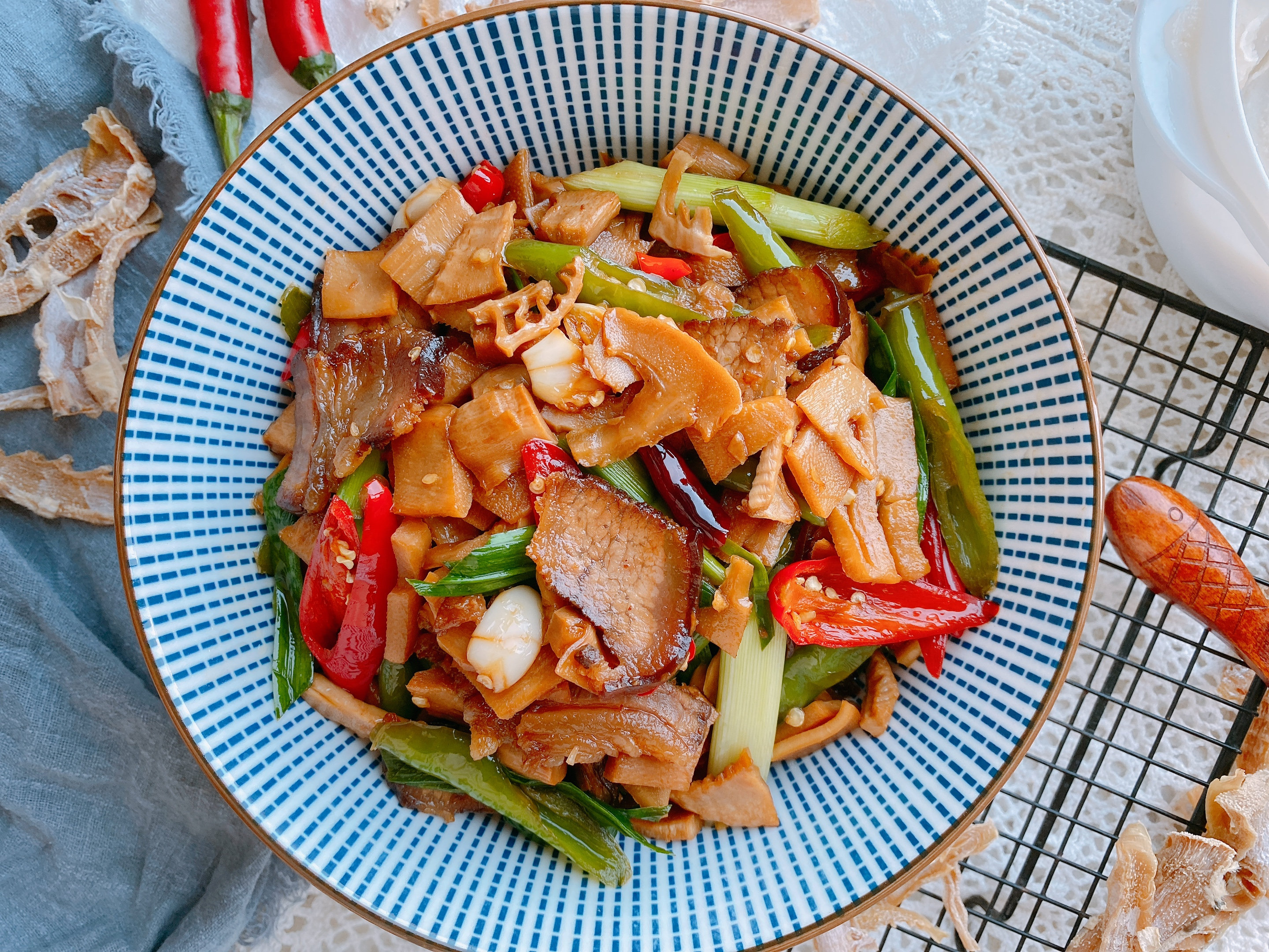 笋干怎么炒才好吃,笋干为何非要肉来做才好吃