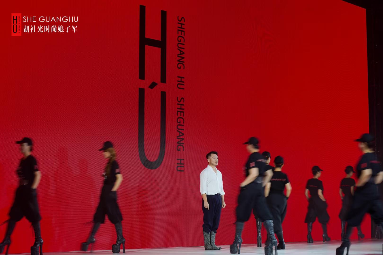 胡社光时尚娘子军五周年show,胡社光时尚娘子军亮相视频