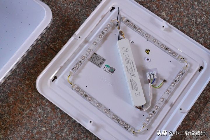 雷士满天星吸顶灯安装过程,雷士满天星吸顶灯测评