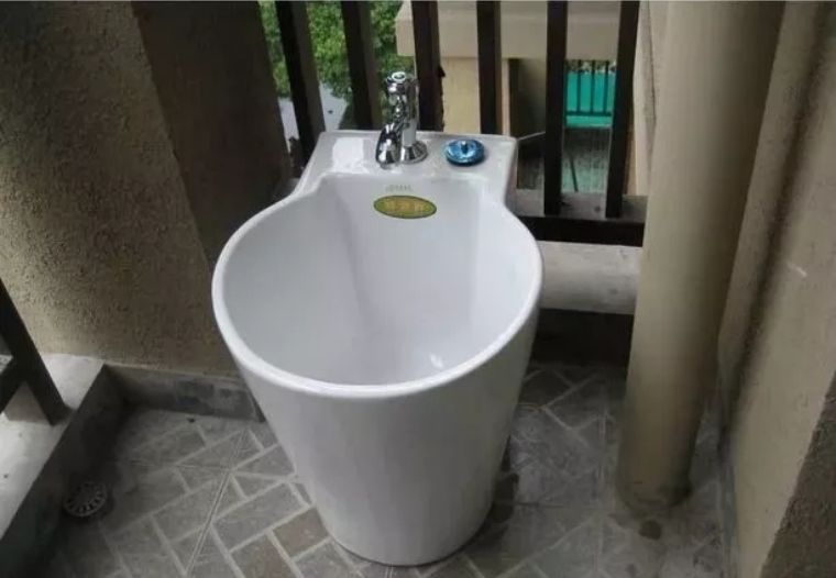 阳台上有必要安装拖把池吗,阳台弄拖把池实用还是洗手池实用