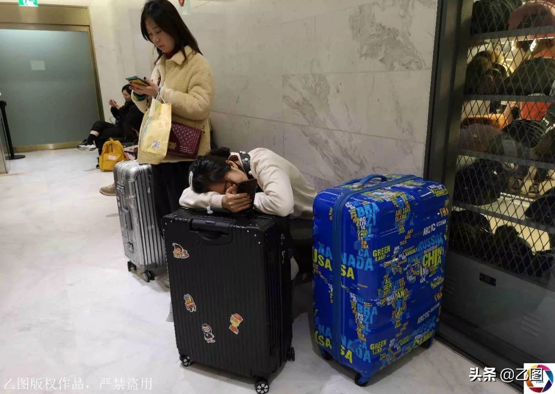 中国游客挤爆韩国免税店,中国游客时隔9月再现韩国免税店