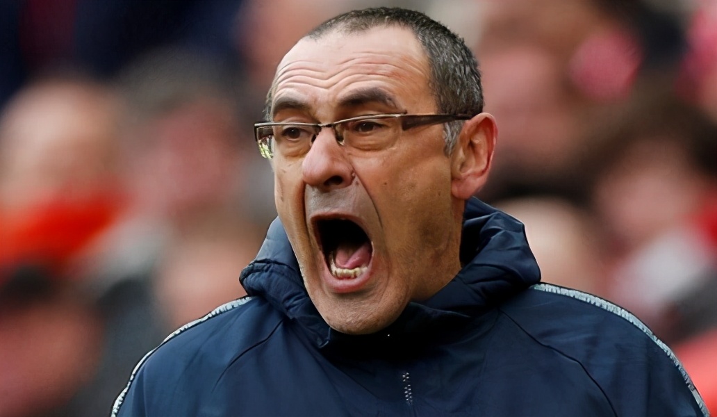 什么样的中场更适合现代足球,中场转身摆脱