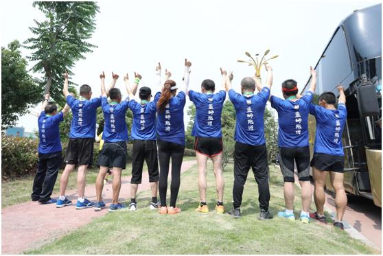 “奔跑吧，苏宁”金湖站鸣枪！苏宁蓝狮跑团再度点亮赛道
