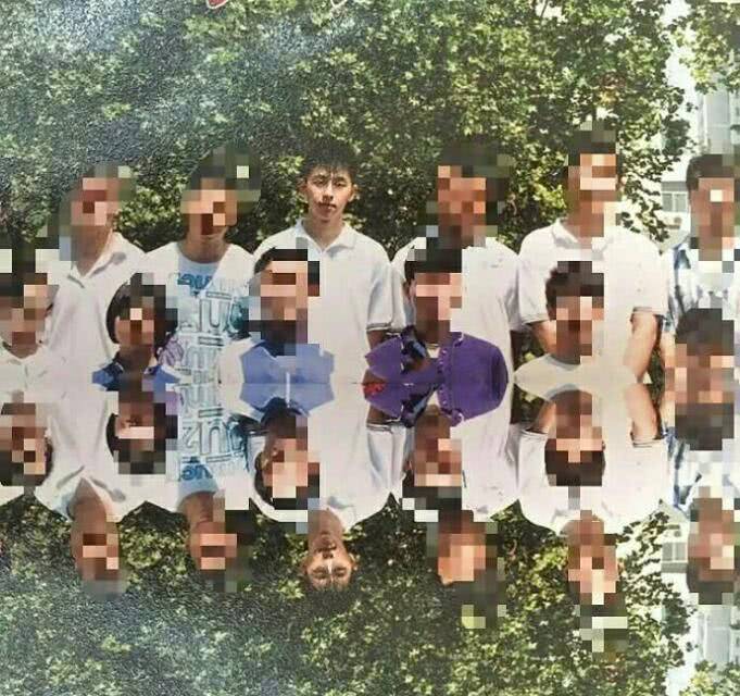 邓伦脸型有多完美，初中照片见分晓，一看就是遗传邓妈妈颜值