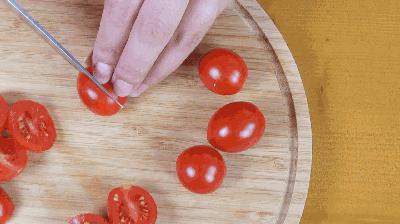 披萨撒料手法技巧演示,披萨顶料