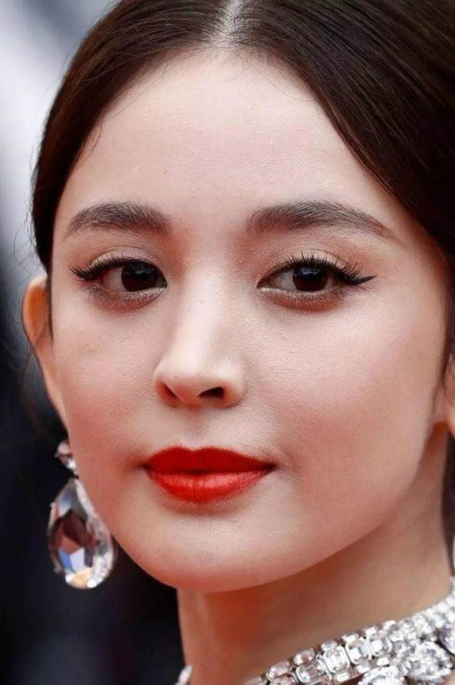 粉底液卡粉浮粉斑驳怎么办,unny粉底液干皮怎么涂不卡粉浮粉