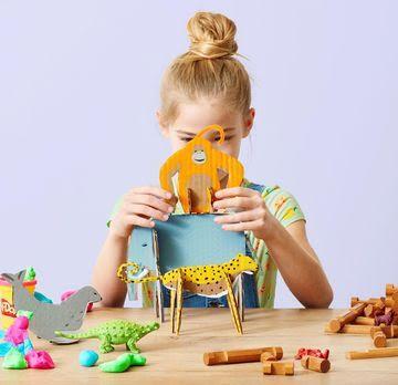 废纸箱这么玩，锻炼孩子的手脑，发挥无穷想象力！（纸模免费领）