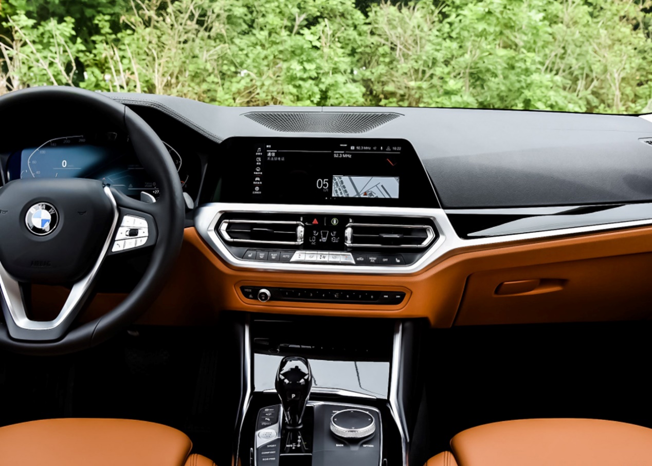 华晨宝马320/330，售价为29.39-31.89万元，满足大多数人喜好