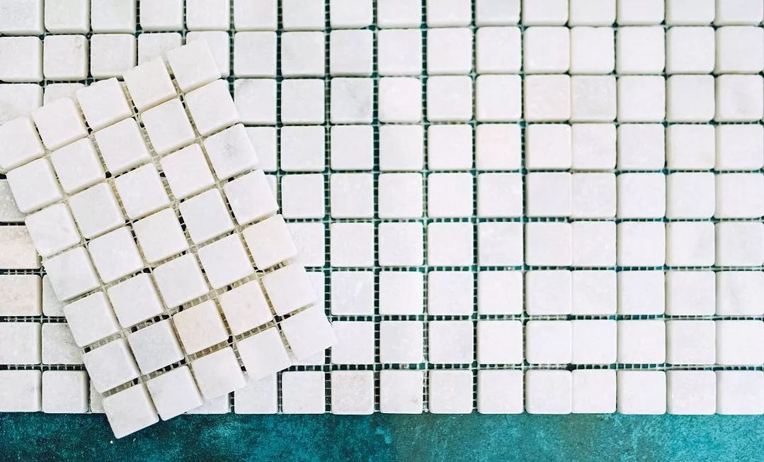 游泳池马赛克铺贴方法视频,水晶马赛克铺贴池子方法视频