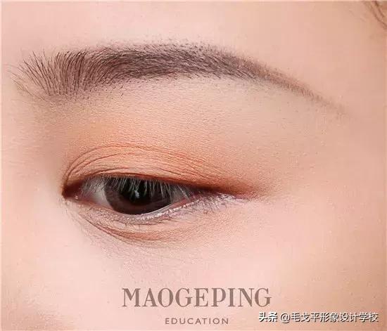 怎么画眼妆才不显脏,怎么防止眼妆花