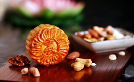 中秋佳节月色皎洁,中秋佳节圆月皎洁