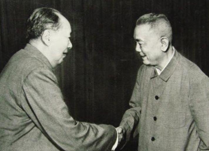 24岁成军级干部，他说自己一切都是学来的，44年后，他成为正国级