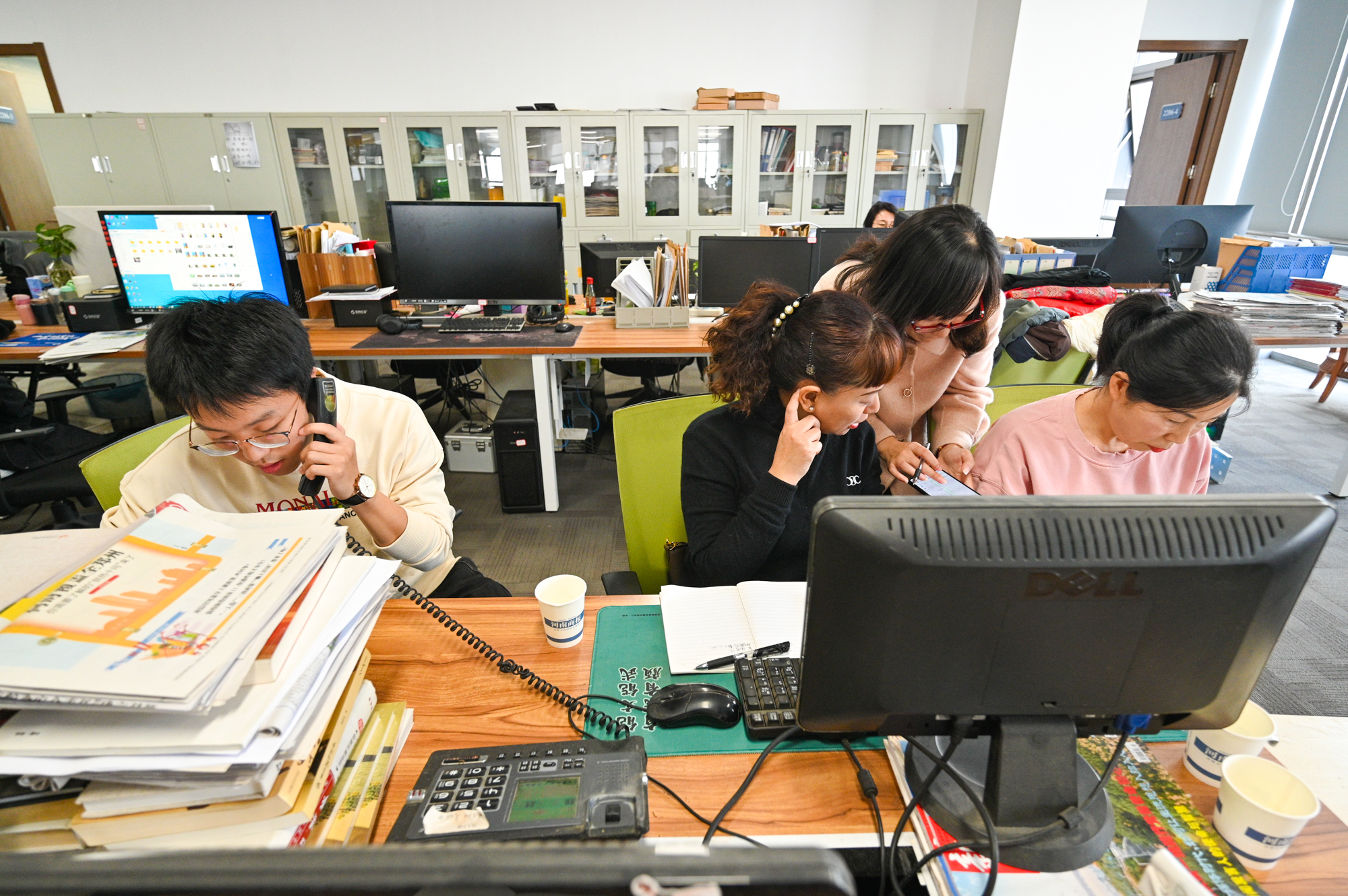 家里暖气为啥不热？暖气片不热如何自行排气？郑州热力专家“坐诊”河南商报，现场答疑