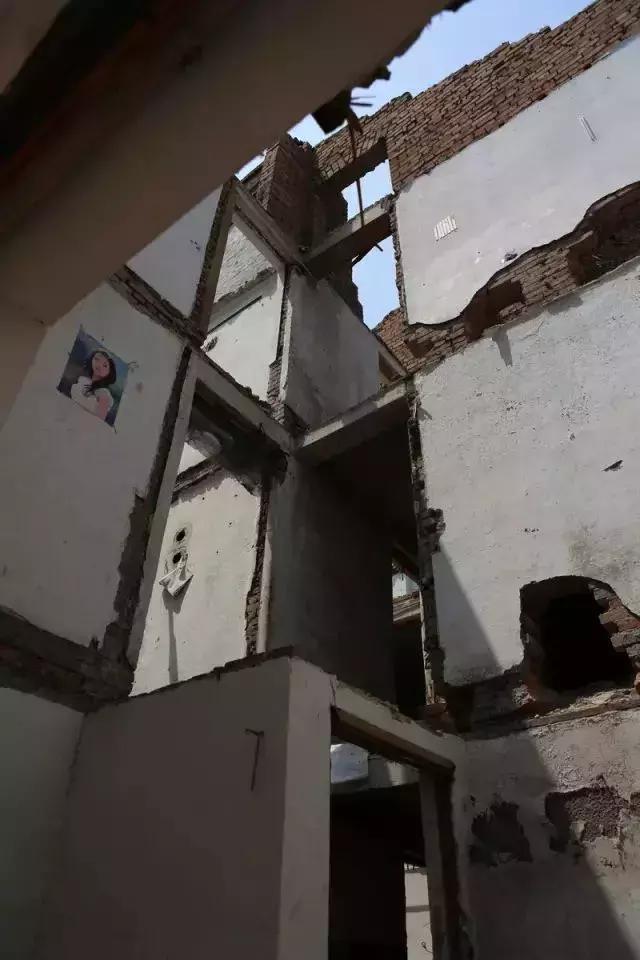 “您家住哪啊？”“我啊？河西尖山儿！”