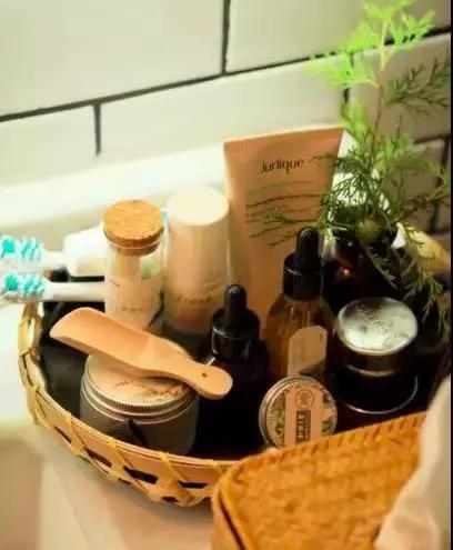 菜吧:她不上班也不靠脸吃饭,住2层小楼,过上了别人做梦都要的日子