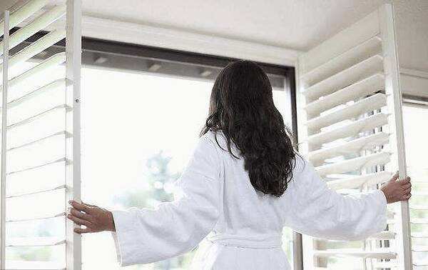 不通风房间甲醛会挥发吗,新房通风一个月后甲醛挥发