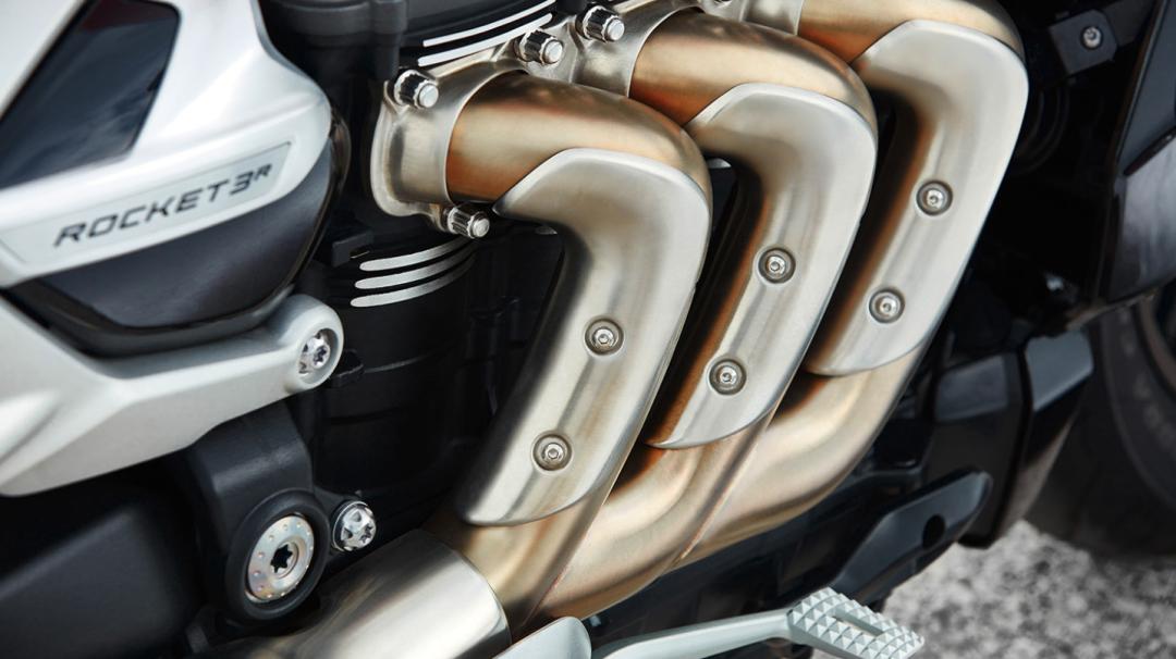 英国凯旋三缸大火箭落地价,凯旋摩托车2024最新款三缸rs